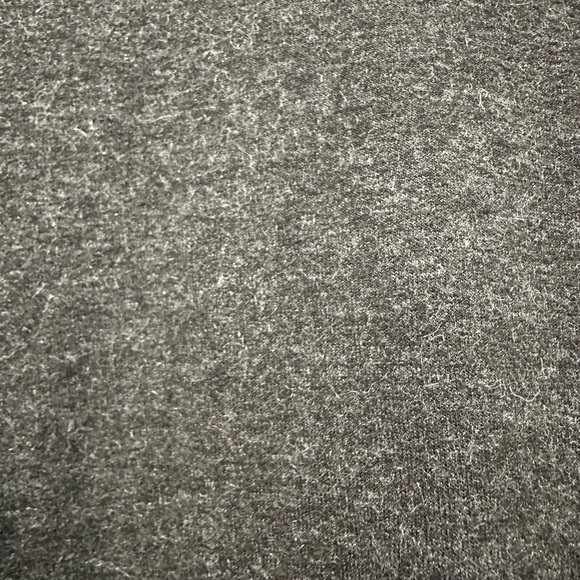 Kit and Ace - Men’s (M) - Cashmere V-Neck Sweater - Picture 3 of 5